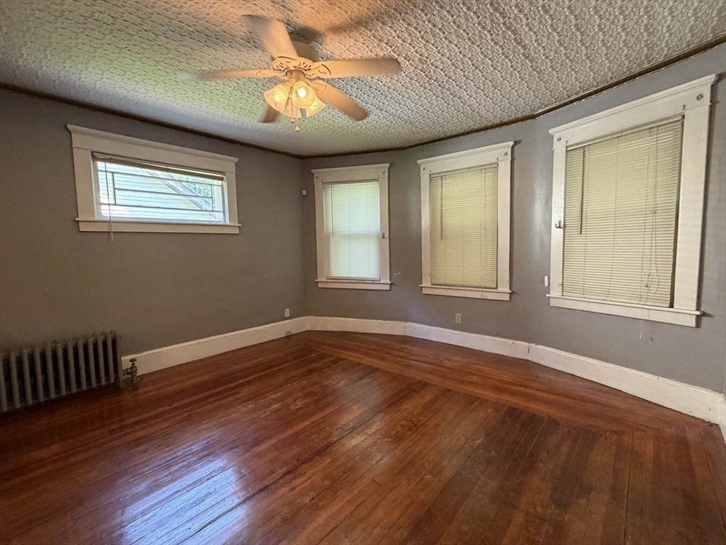 26 Byron Street Springfield, MA 01109 - Photo 7 of 41