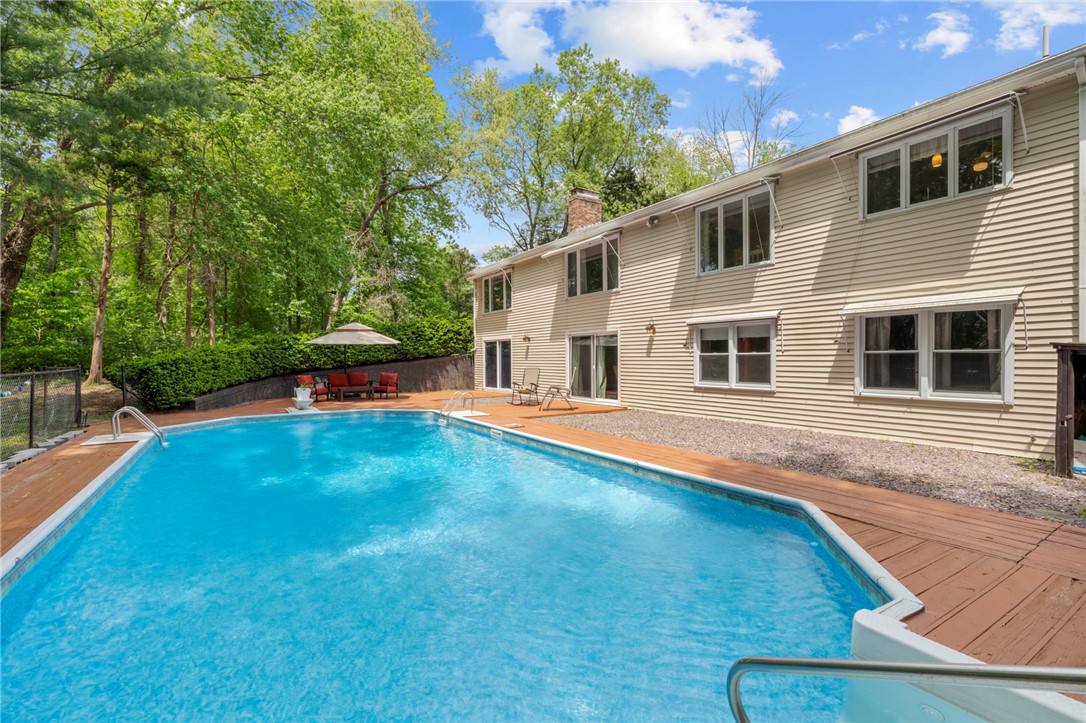 46 Azalea Drive Cranston, RI 02921 - Photo 11 of 50