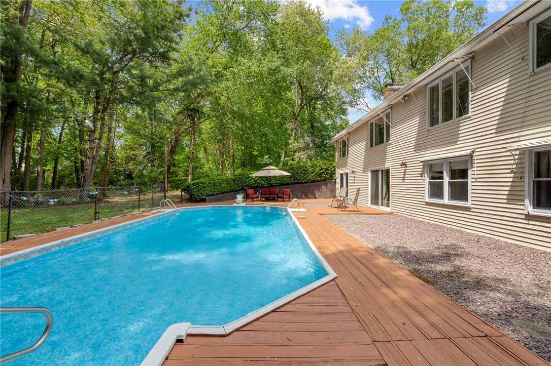 46 Azalea Drive Cranston, RI 02921 - Photo 13 of 50