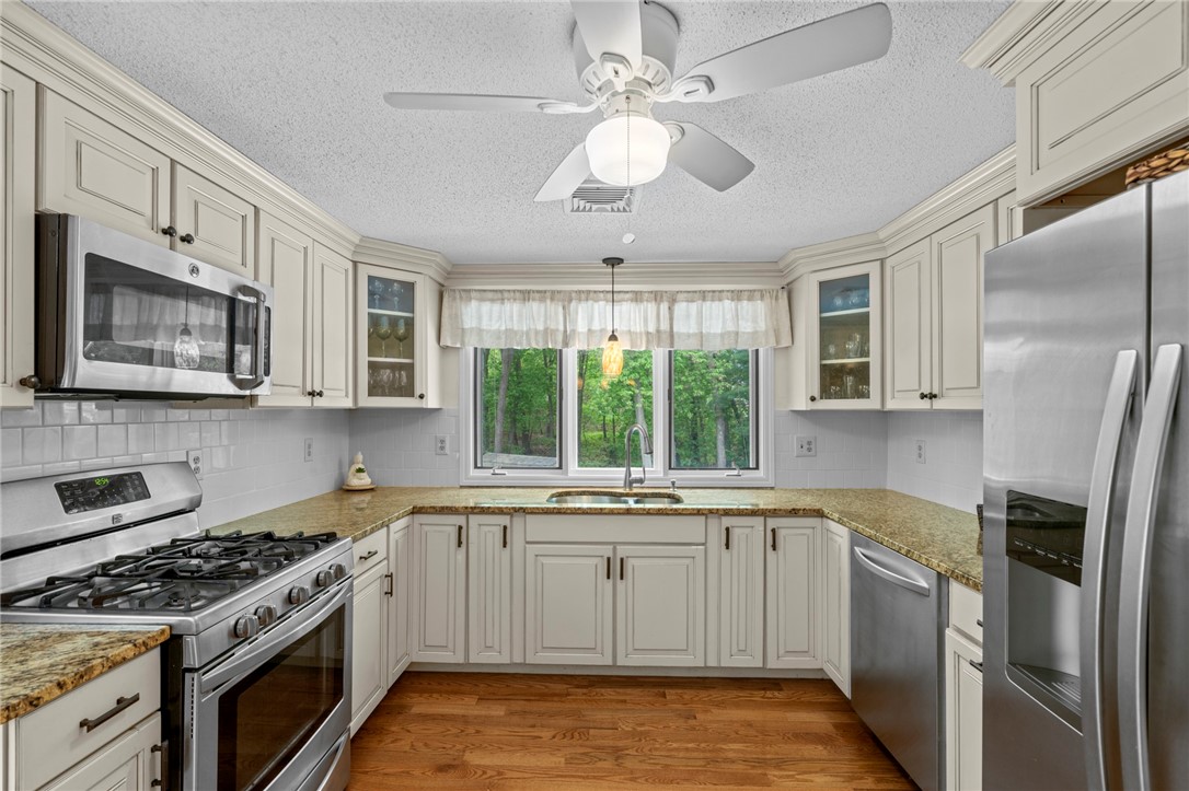 46 Azalea Drive Cranston, RI 02921 - Photo 21 of 50