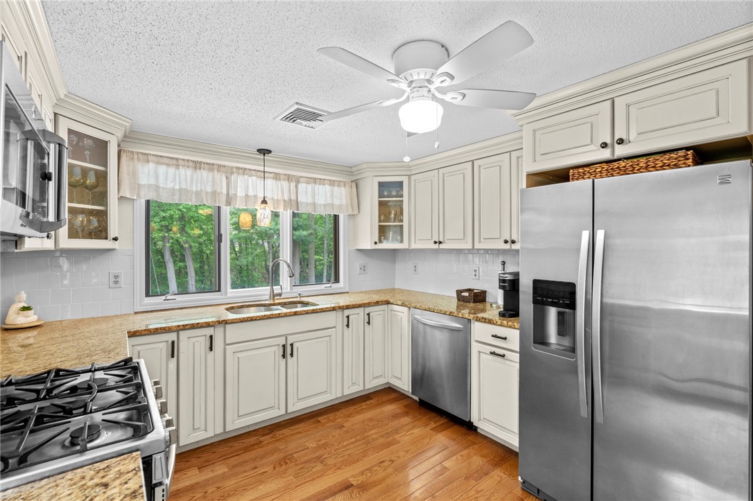 46 Azalea Drive Cranston, RI 02921 - Photo 22 of 50