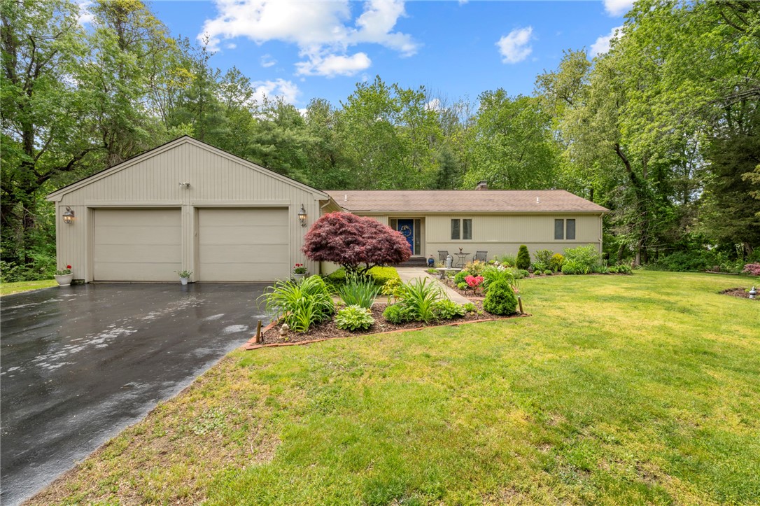 46 Azalea Drive Cranston, RI 02921 - Photo 3 of 50