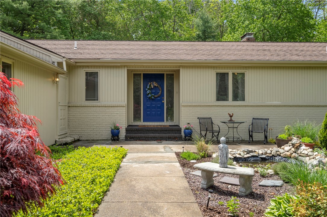 46 Azalea Drive Cranston, RI 02921 - Photo 5 of 50