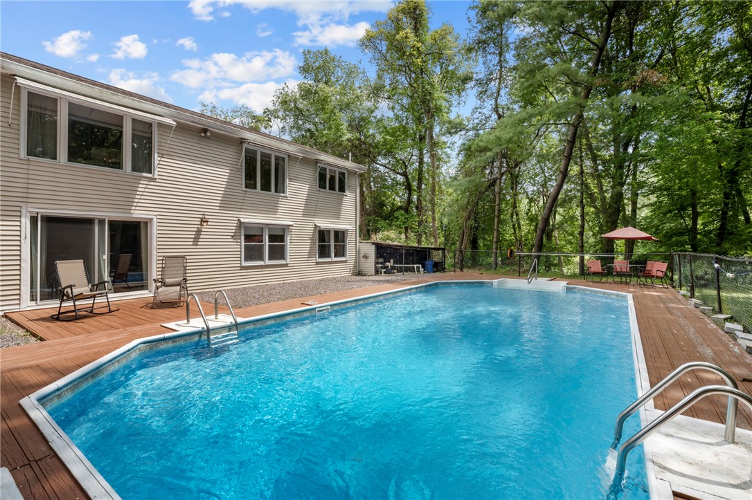 46 Azalea Drive Cranston, RI 02921 - Photo 9 of 50