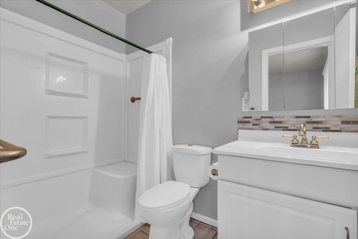 4500 Lakeshore Road, Unit 3 Fort Gratiot, MI 48059 - Photo 11 of 22 50170650-3649548c-4e4b-40a1-8302-b01d603ec73b.JPG