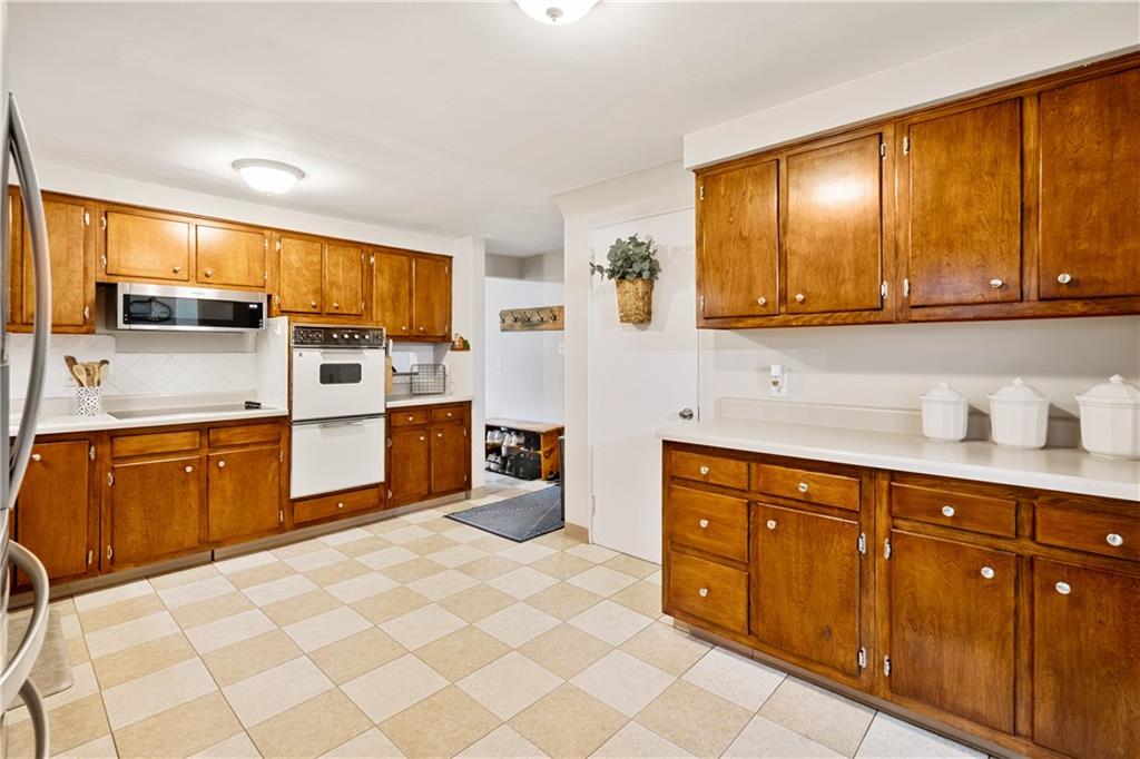 1009 Connor Road Pittsburgh, PA 15234 - Photo 8 of 26 Gallery Image 8