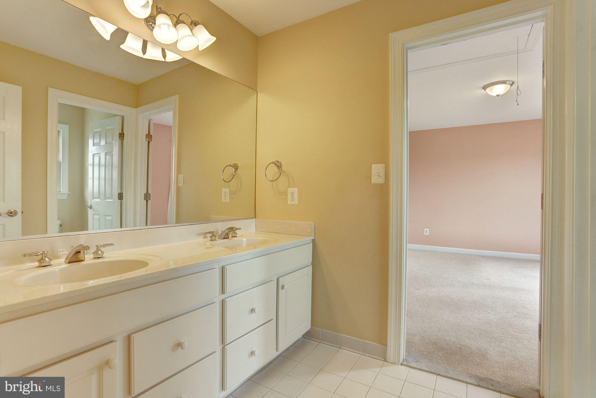 25118 Vista Ridge Road Laytonsville, MD 20882 - Photo 16 of 30 Jack and Jill Bath