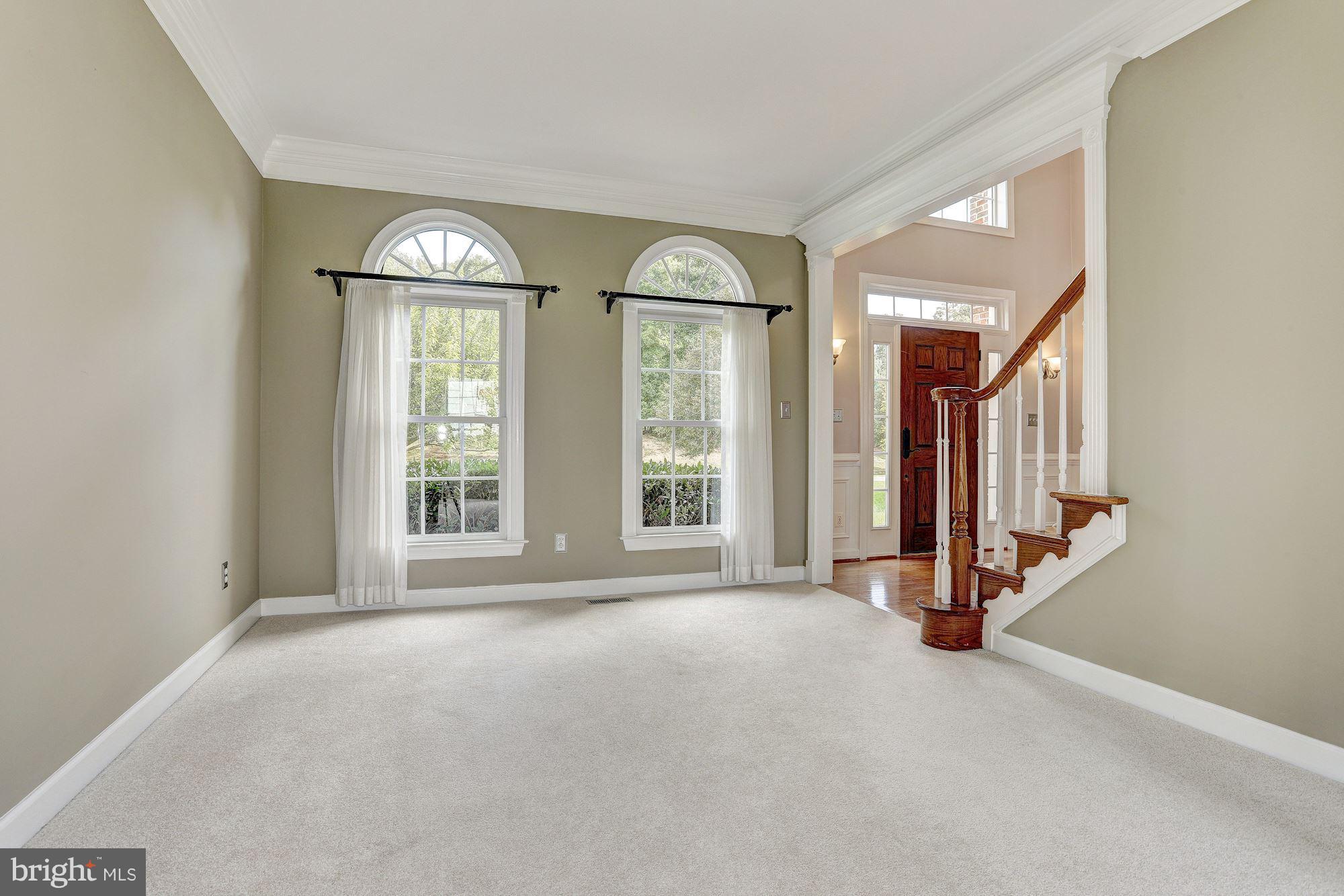 25118 Vista Ridge Road Laytonsville, MD 20882 - Photo 3 of 30 Living Room