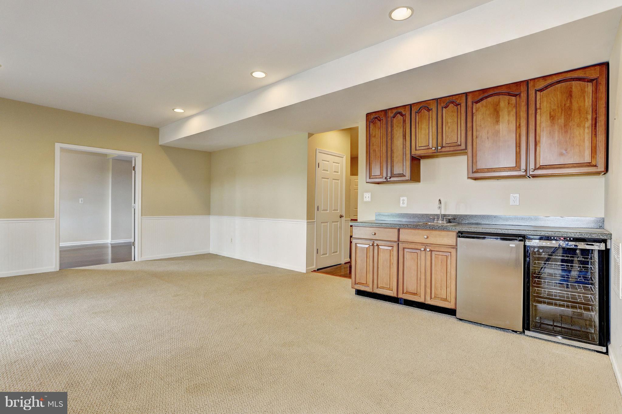 25118 Vista Ridge Road Laytonsville, MD 20882 - Photo 23 of 30 Recreation Room w/ Wet Bar