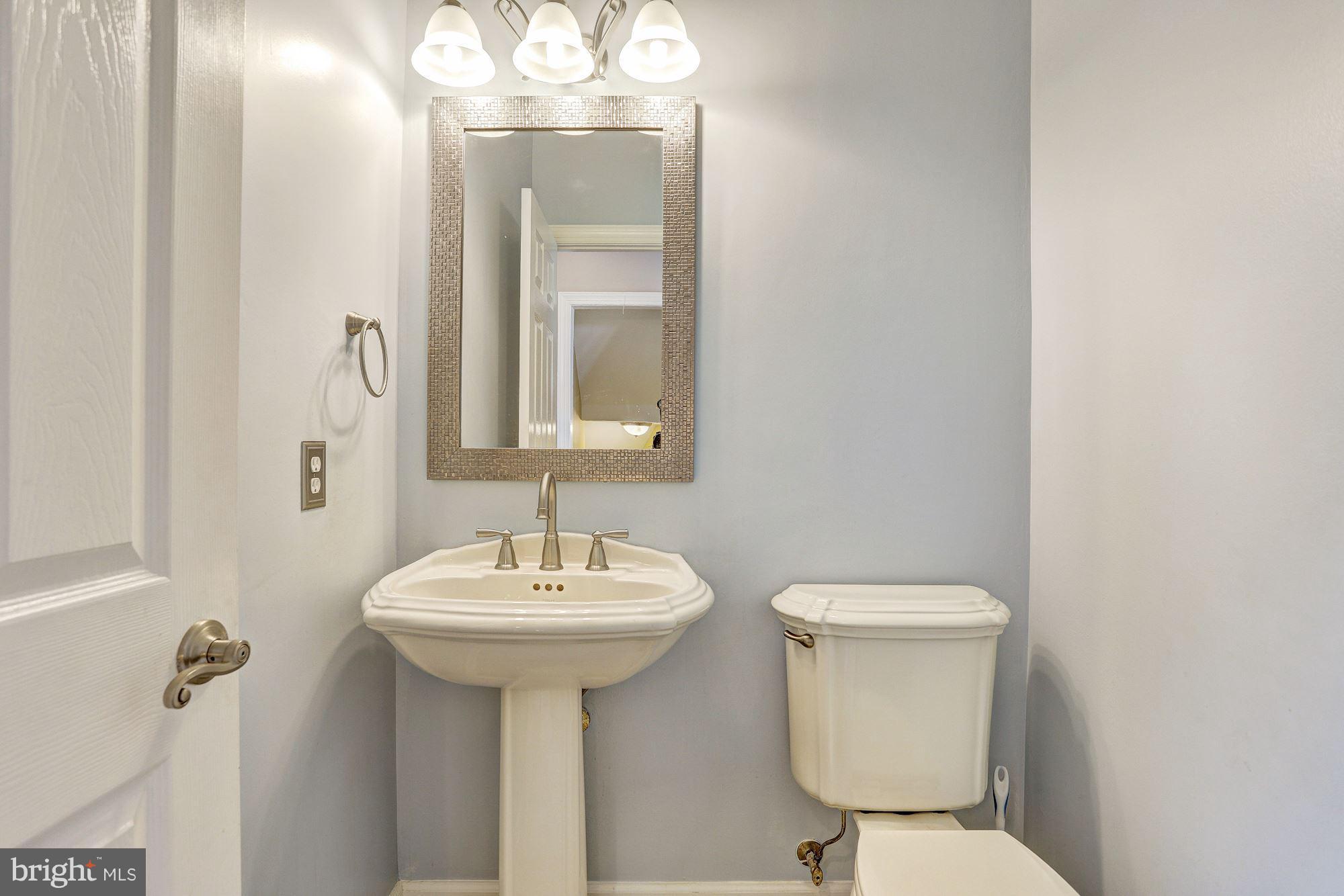 25118 Vista Ridge Road Laytonsville, MD 20882 - Photo 9 of 30 Powder Room
