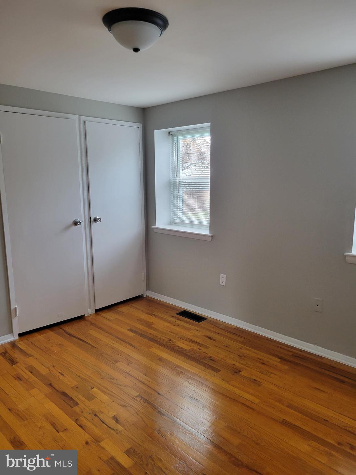 630 Kingston Road Baltimore, MD 21220 - Photo 18 of 34 an empty room with wooden floor and windows