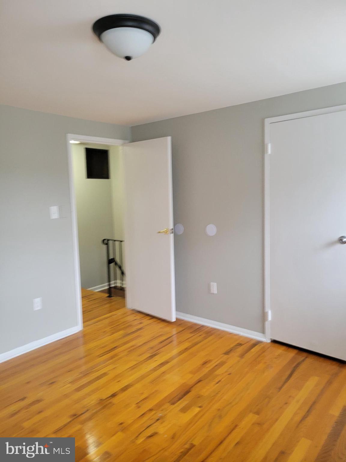 630 Kingston Road Baltimore, MD 21220 - Photo 20 of 34 a view of a livingroom with a flesh screen