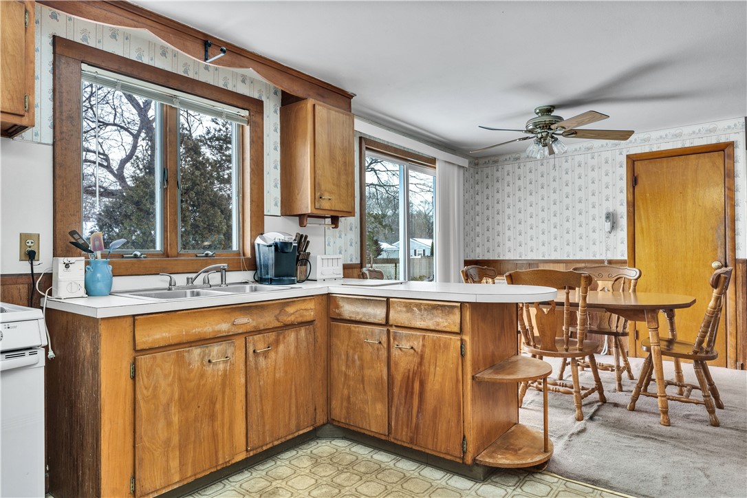 22 Hagerstown Road Warwick, RI 02886 - Photo 2 of 23