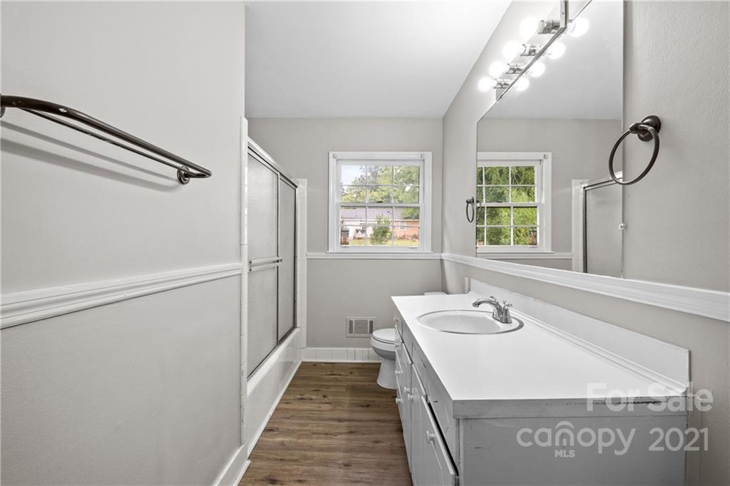 6833 Idlewild Road Charlotte, NC 28212 - Photo 12 of 24 a spacious bathroom with a tub sink and mirror