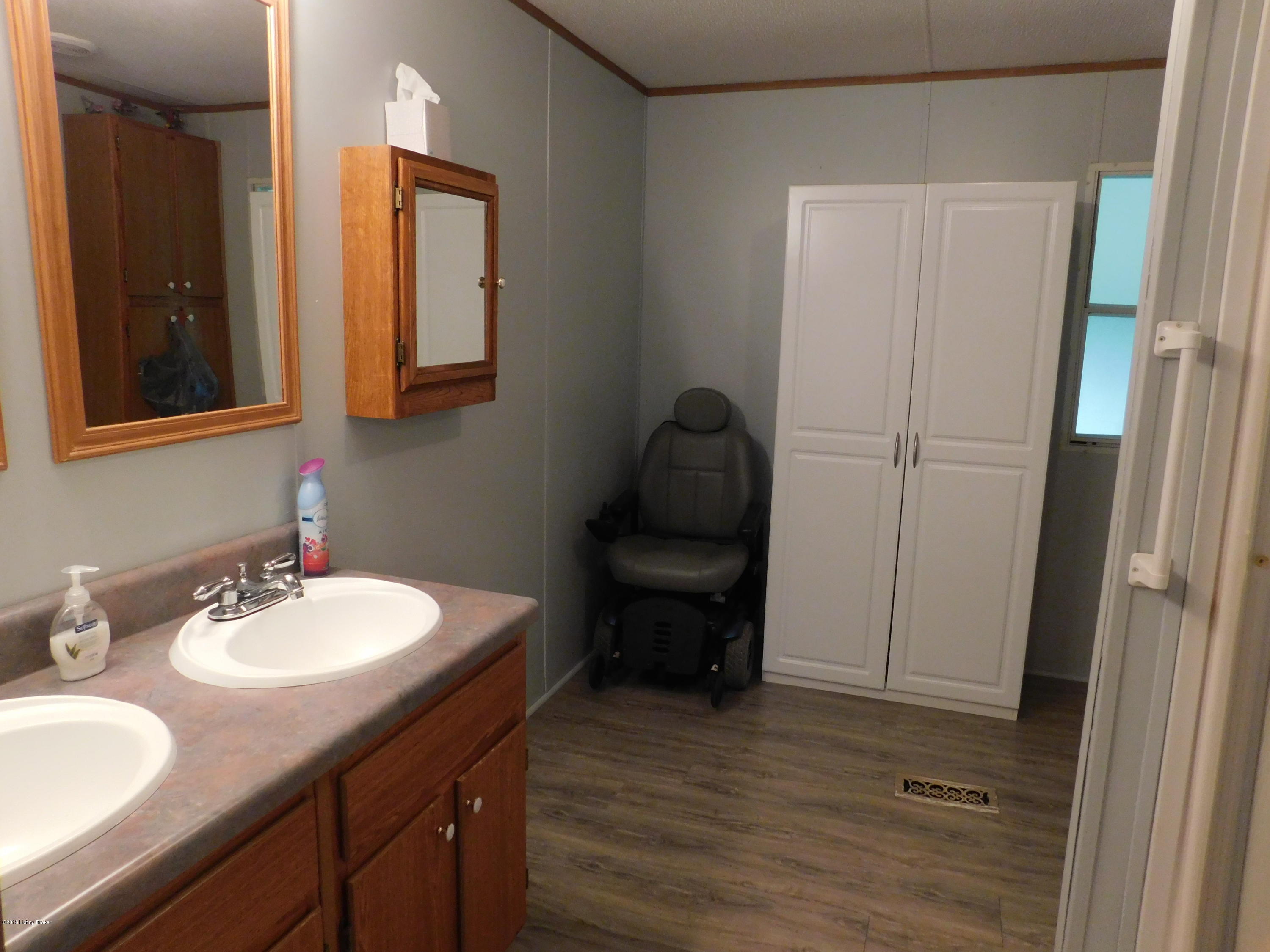 775 Mercer Bend Road Leitchfield, KY 42754 - Photo 6 of 26 DSCN0315