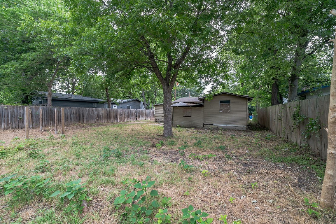 1130 Richardine Avenue Austin, TX 78721 - Photo 12 of 21