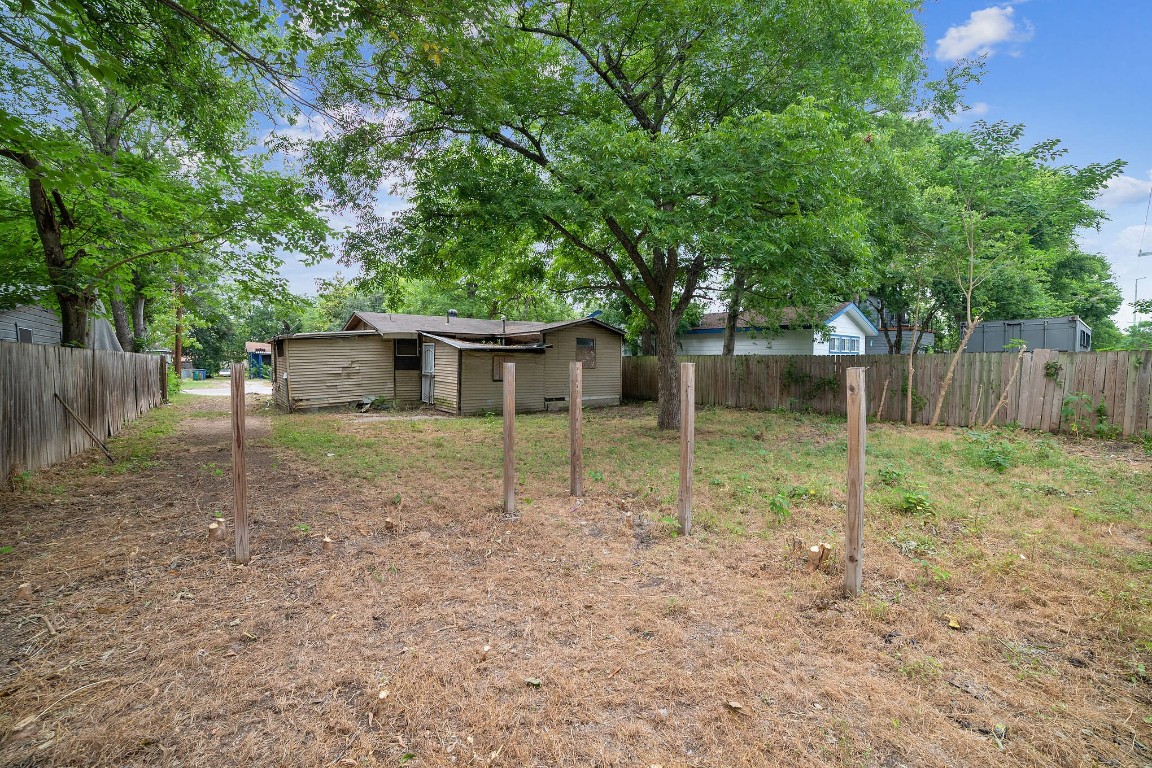 1130 Richardine Avenue Austin, TX 78721 - Photo 14 of 21