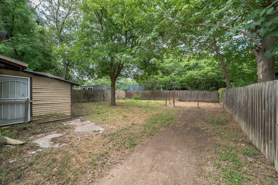 1130 Richardine Avenue Austin, TX 78721 - Photo 15 of 21