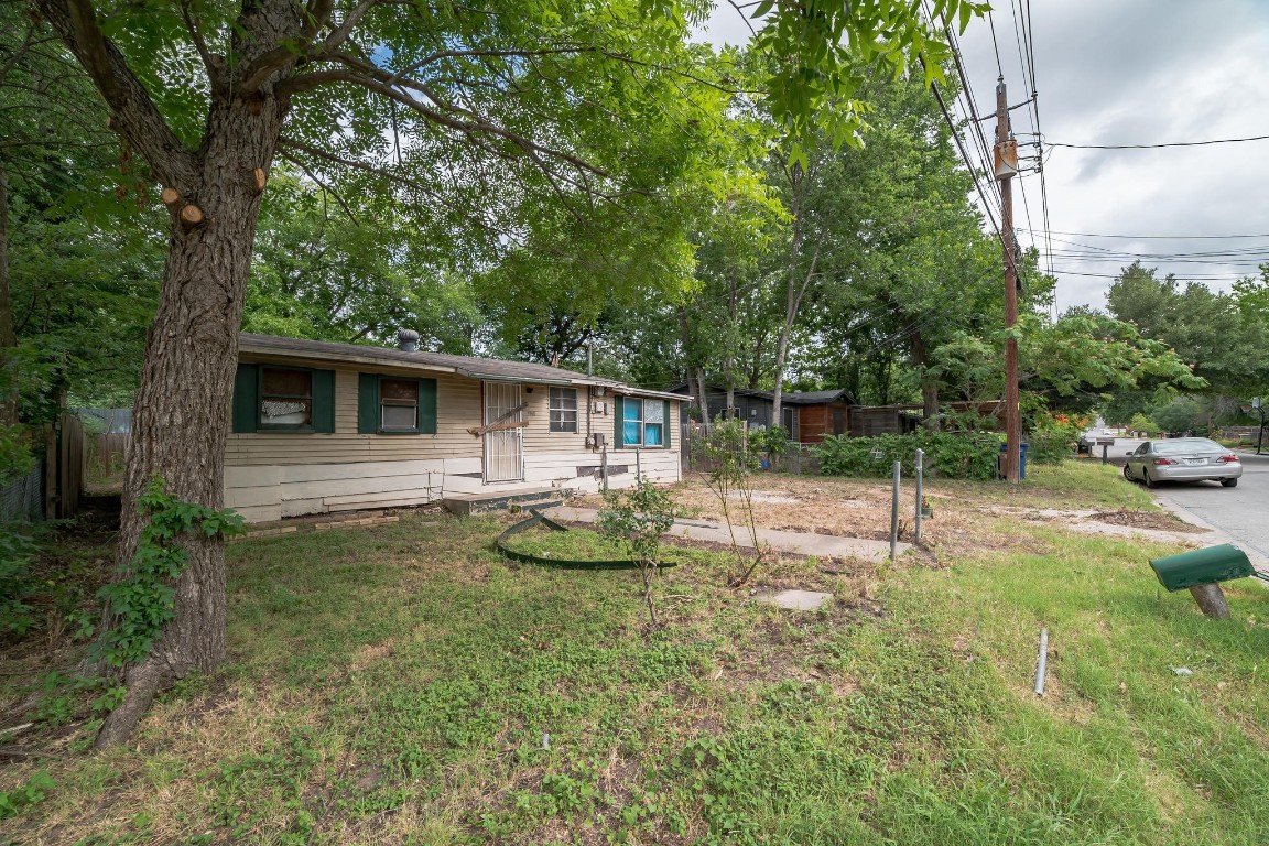 1130 Richardine Avenue Austin, TX 78721 - Photo 7 of 21