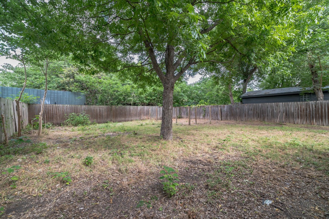 1130 Richardine Avenue Austin, TX 78721 - Photo 10 of 21