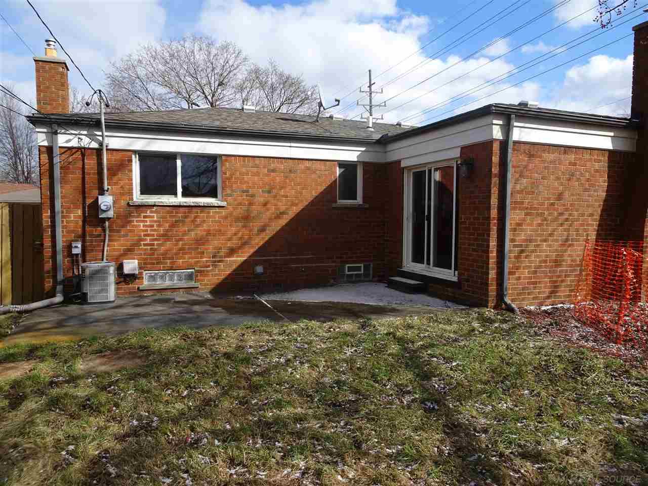 25003 Rubin Road Warren, MI 48089 - Photo 4 of 19 31314463-3.JPG