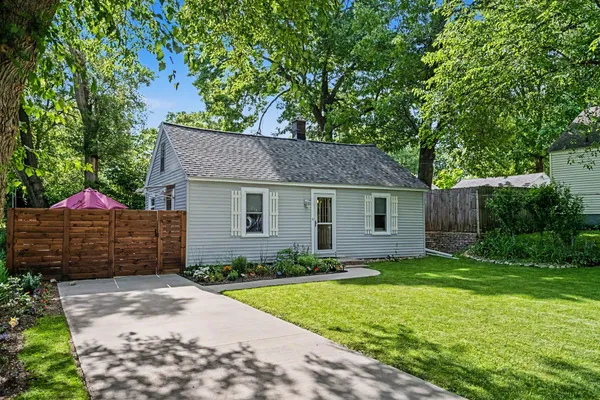 $180,000 | 2628 Longstreet Avenue Southwest, Wyoming, MI 49509