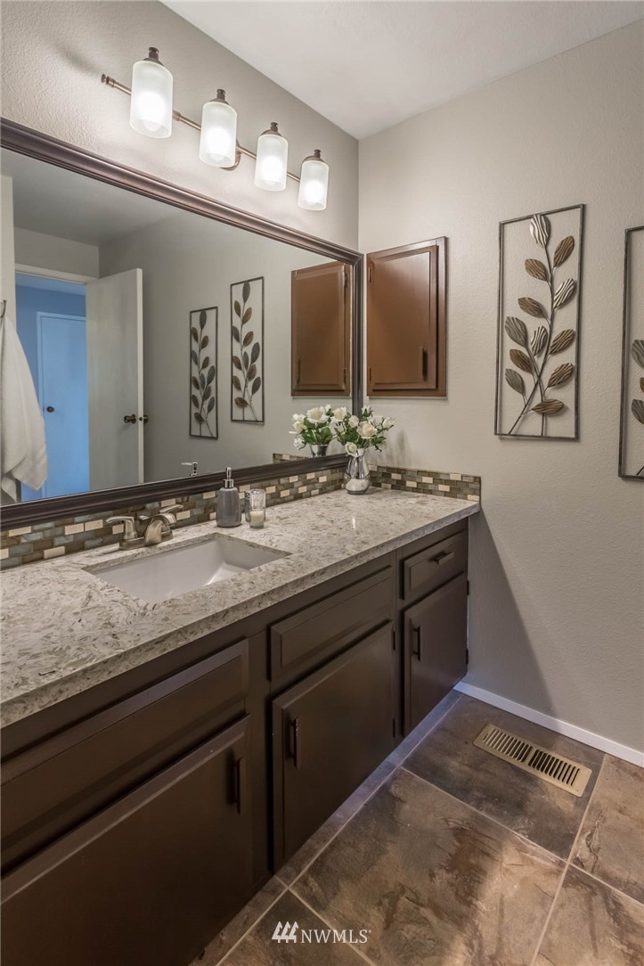 18655 110th Place Southeast Renton, WA 98055 - Photo 10 of 20