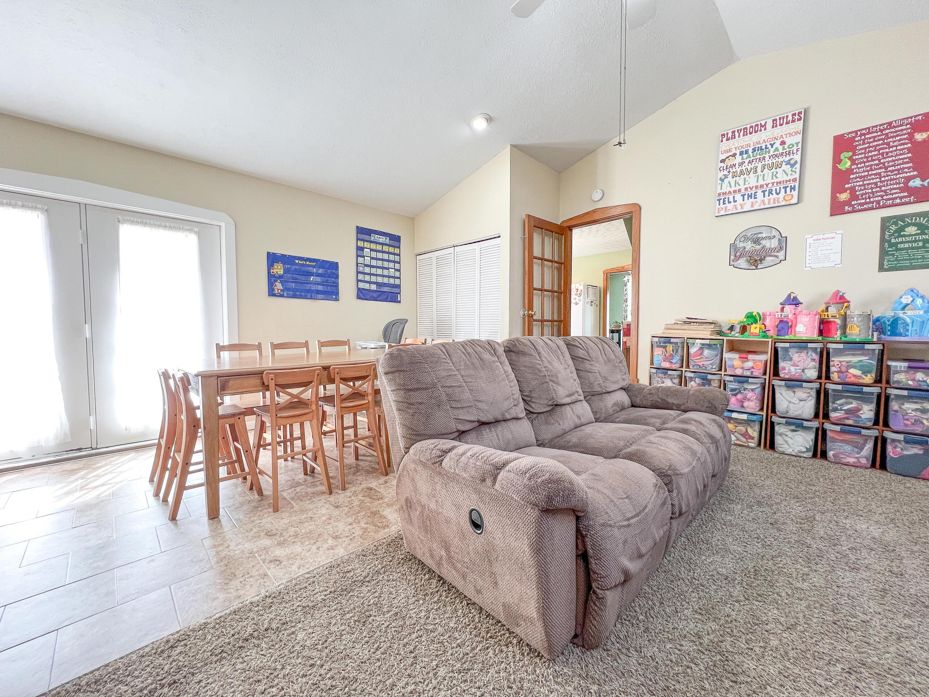 107 Union Street Edison, OH 43320 - Photo 21 of 47 Bonus Dining/Family Room