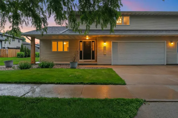 $310,000 | 1023 West Ridgeview Drive, Appleton, WI 54914