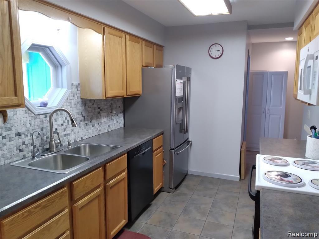 2726 Swarthout Road Pinckney, MI 48169 - Photo 12 of 17