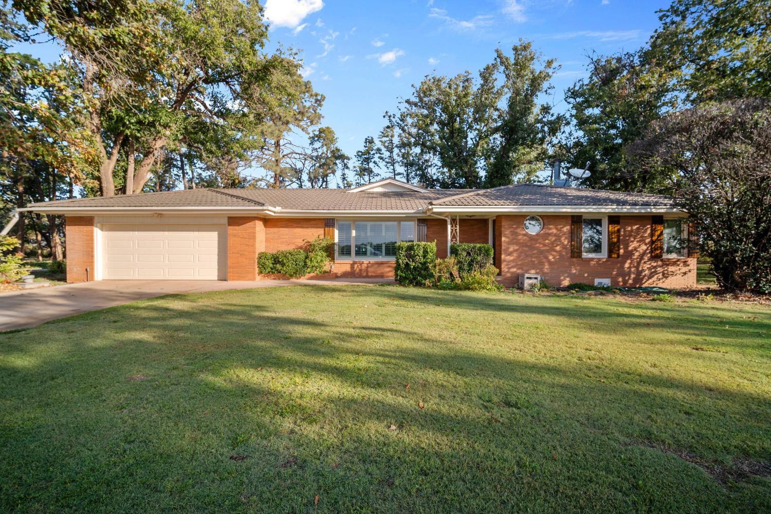 1096 Fm 1071 Hale Center, Hale Center, TX 79041 Compass