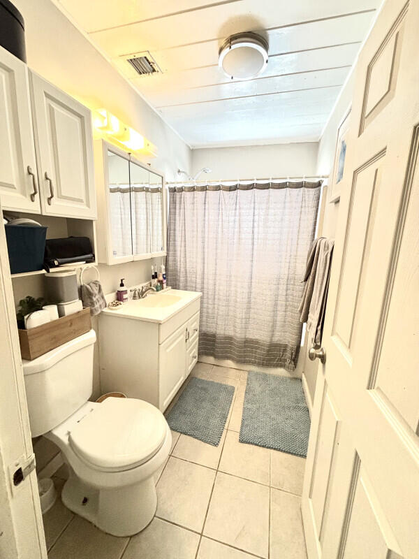 124 South Hammock Road Islamorada, FL 33036 - Photo 9 of 11 a bathroom with a sink a mirror and a toilet