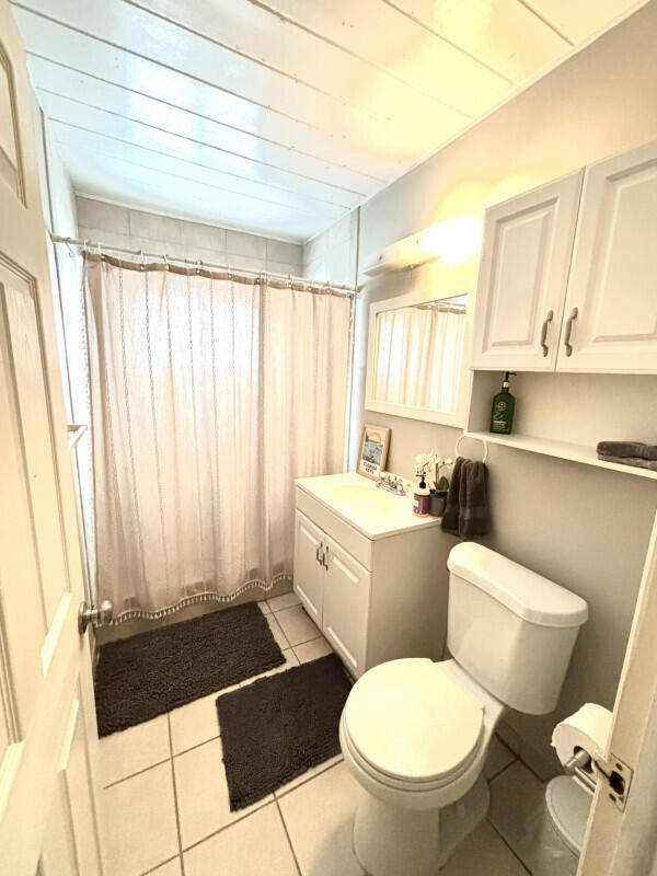 124 South Hammock Road Islamorada, FL 33036 - Photo 10 of 11 a bathroom with a toilet a sink and a shower