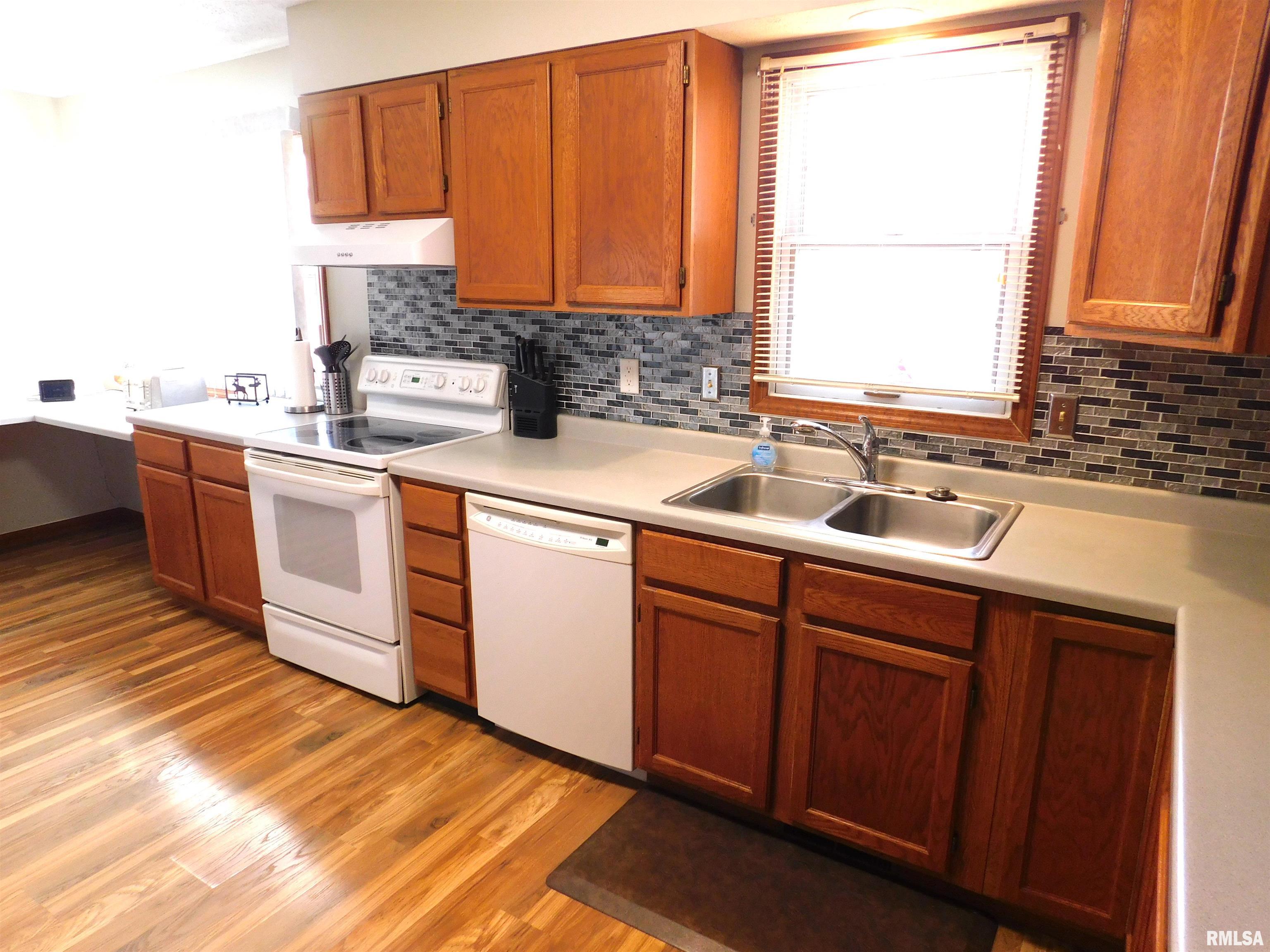 35 Galahad Drive Rochester, IL 62563 - Photo 2 of 21