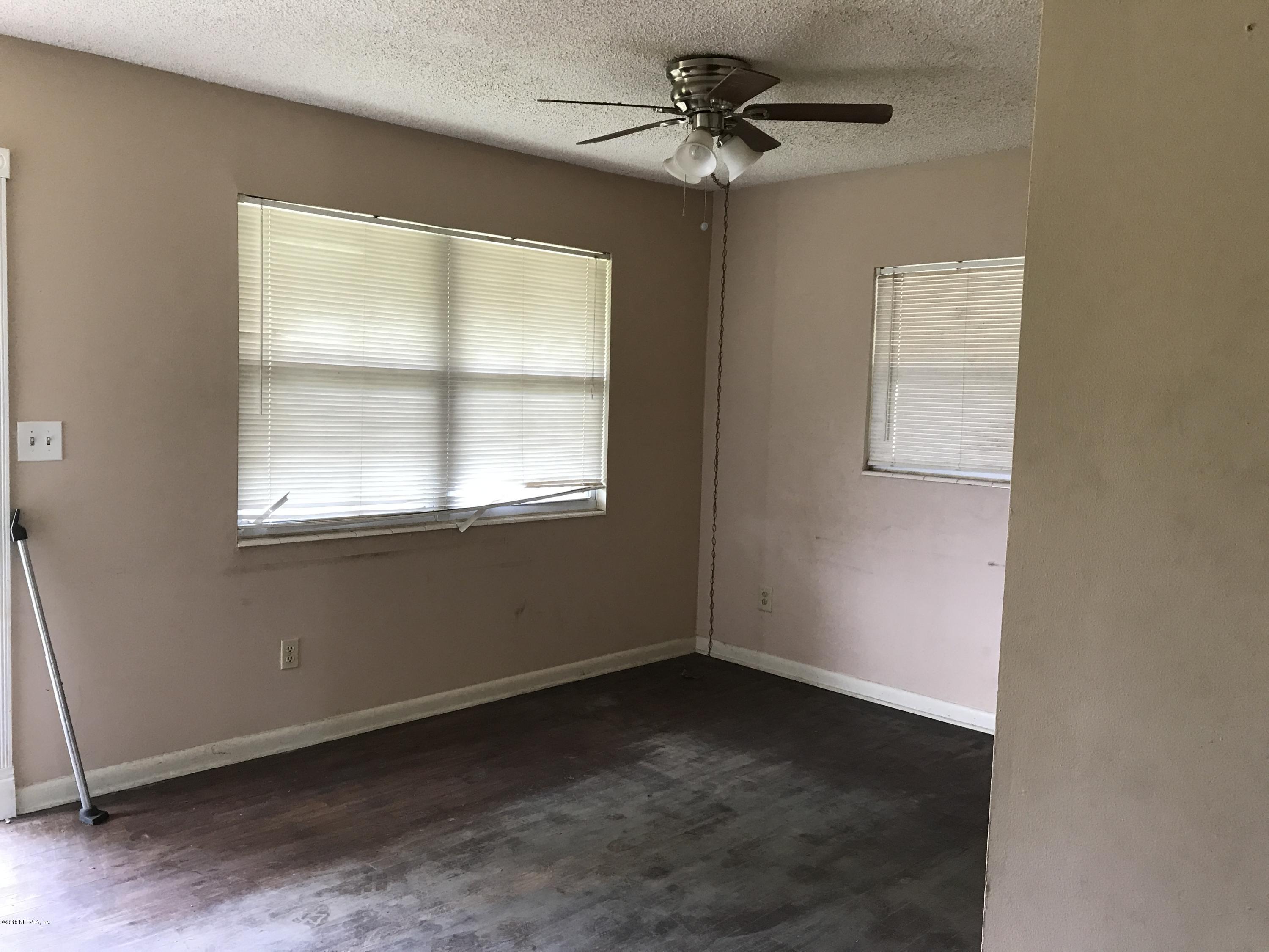 210 Rio Road Jacksonville, FL 32218 - Photo 7 of 15 Living Room