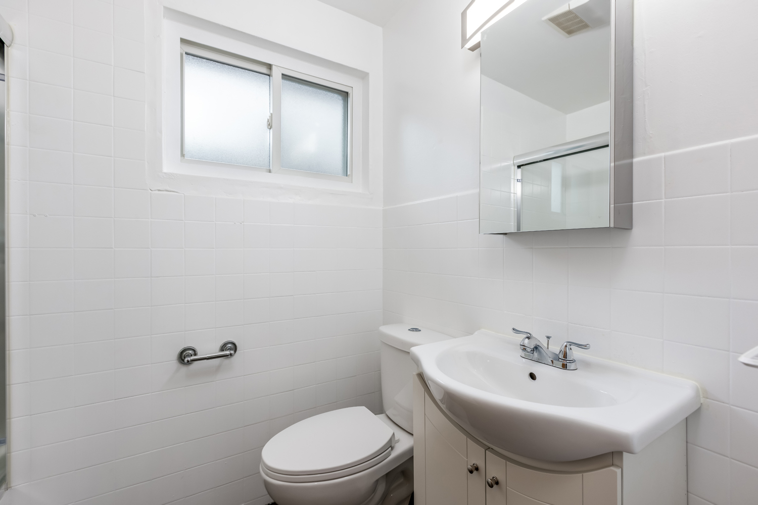 5107 North Springfield Avenue, Unit B Chicago, IL 60625 - Photo 20 of 25 a bathroom with a sink a toilet and mirror