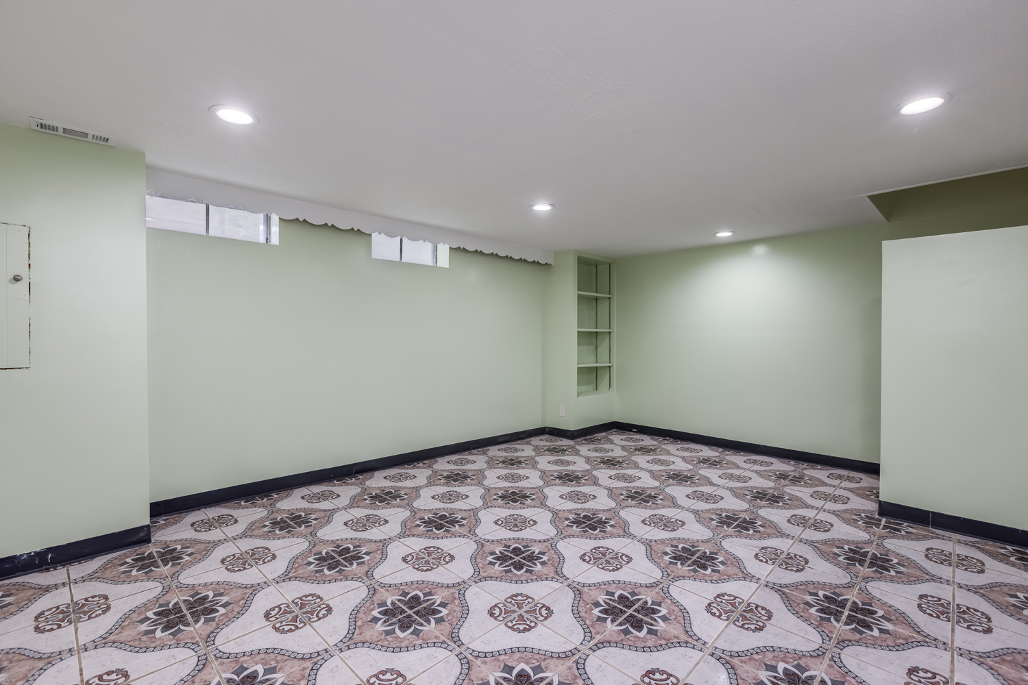 5107 North Springfield Avenue, Unit B Chicago, IL 60625 - Photo 24 of 25 a view of an empty room