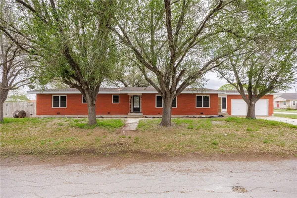 $150,000 | 1406 4th Street, Agua Dulce, TX 78330