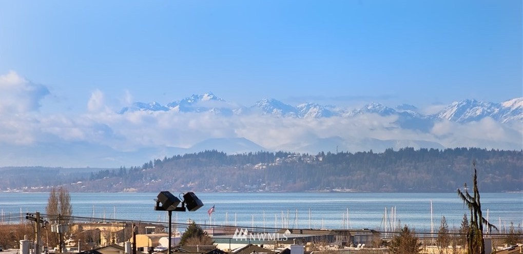 523 Maple Street, Unit 104 Edmonds, WA 98020 - Photo 2 of 19 Gallery Image 2