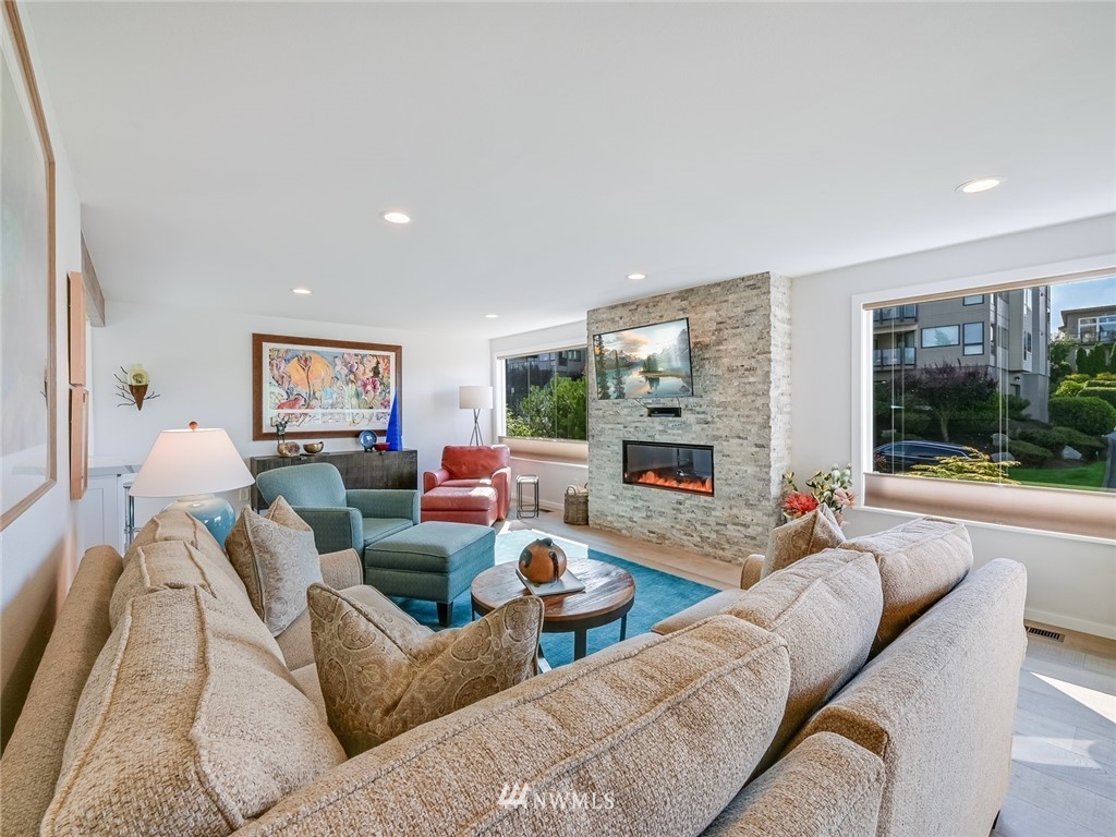 523 Maple Street, Unit 104 Edmonds, WA 98020 - Photo 3 of 19 Gallery Image 3