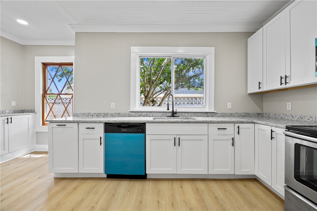 410 South Cherry Street Seneca, SC 29678 - Photo 12 of 49 Kitchen