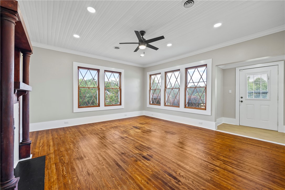 410 South Cherry Street Seneca, SC 29678 - Photo 4 of 49 Living Room