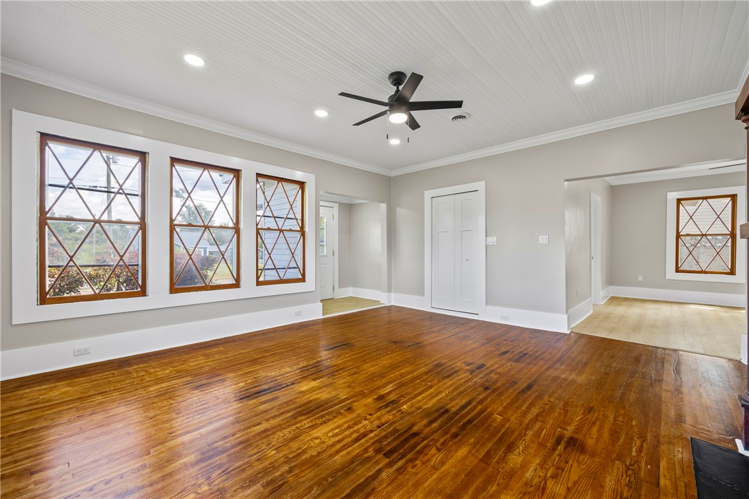 410 South Cherry Street Seneca, SC 29678 - Photo 5 of 49 Living Room