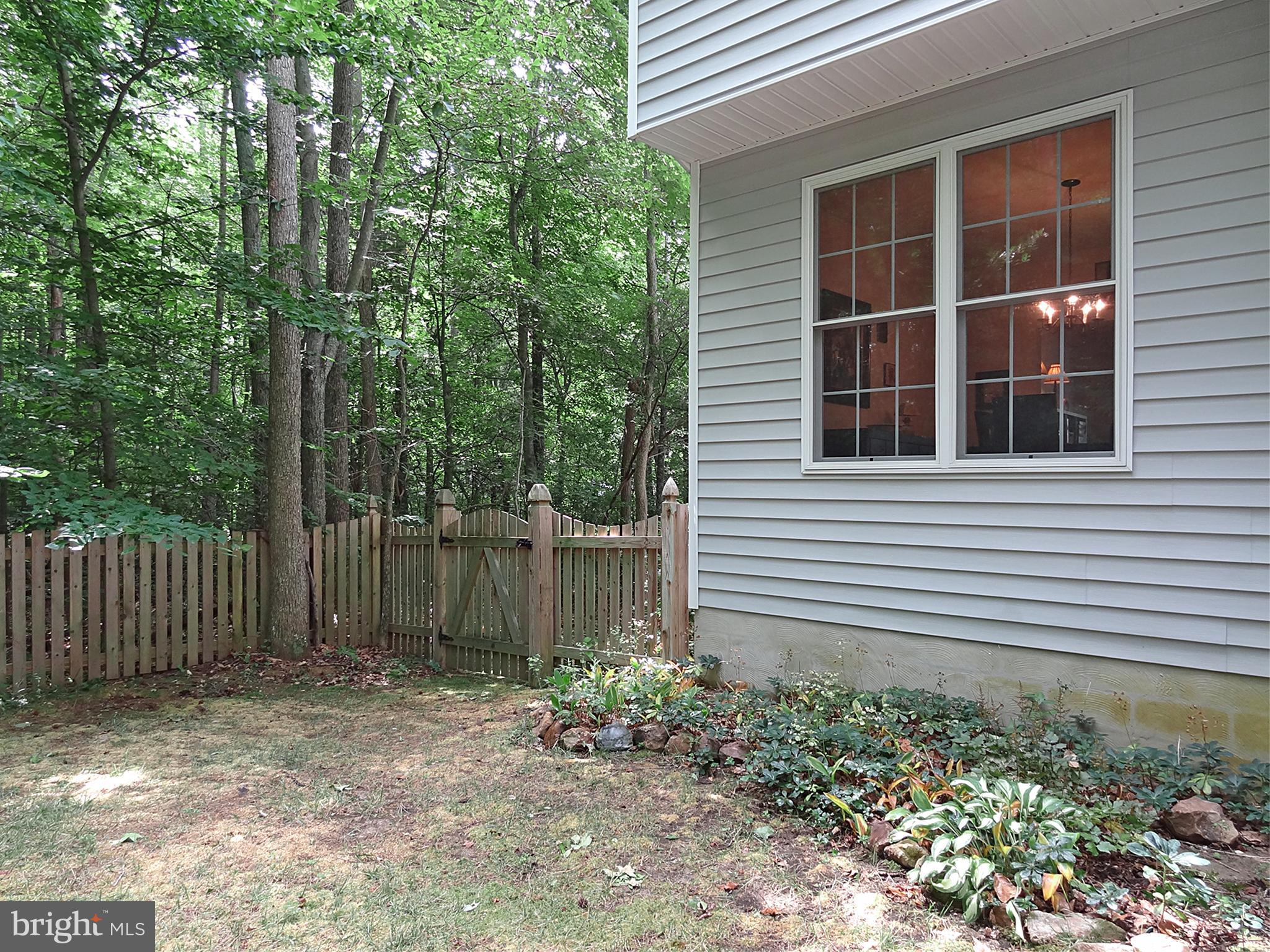 3620 Calvert Street Edgewater, MD 21037 - Photo 25 of 30 FULLY FENCED FOR YOUR DOGS