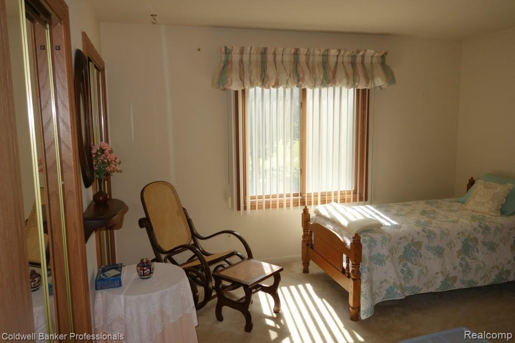 2151 Rochelle Park Drive Rochester, MI 48309 - Photo 24 of 34 Bedroom 2 view.jpg