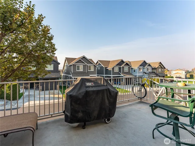 a view of an house with backyard space and garden
