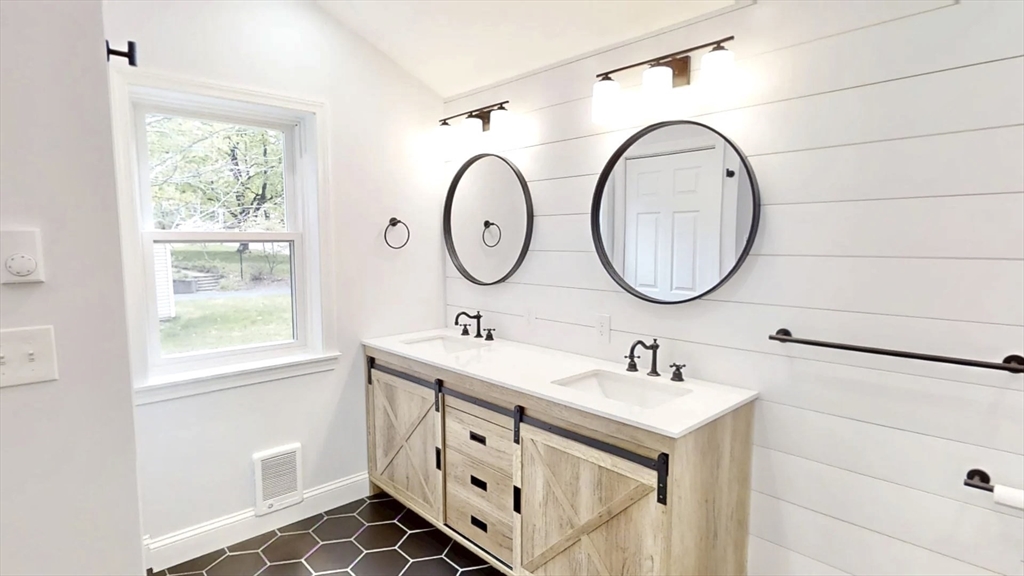8 Reardon Road Hudson, MA 01749 - Photo 10 of 33