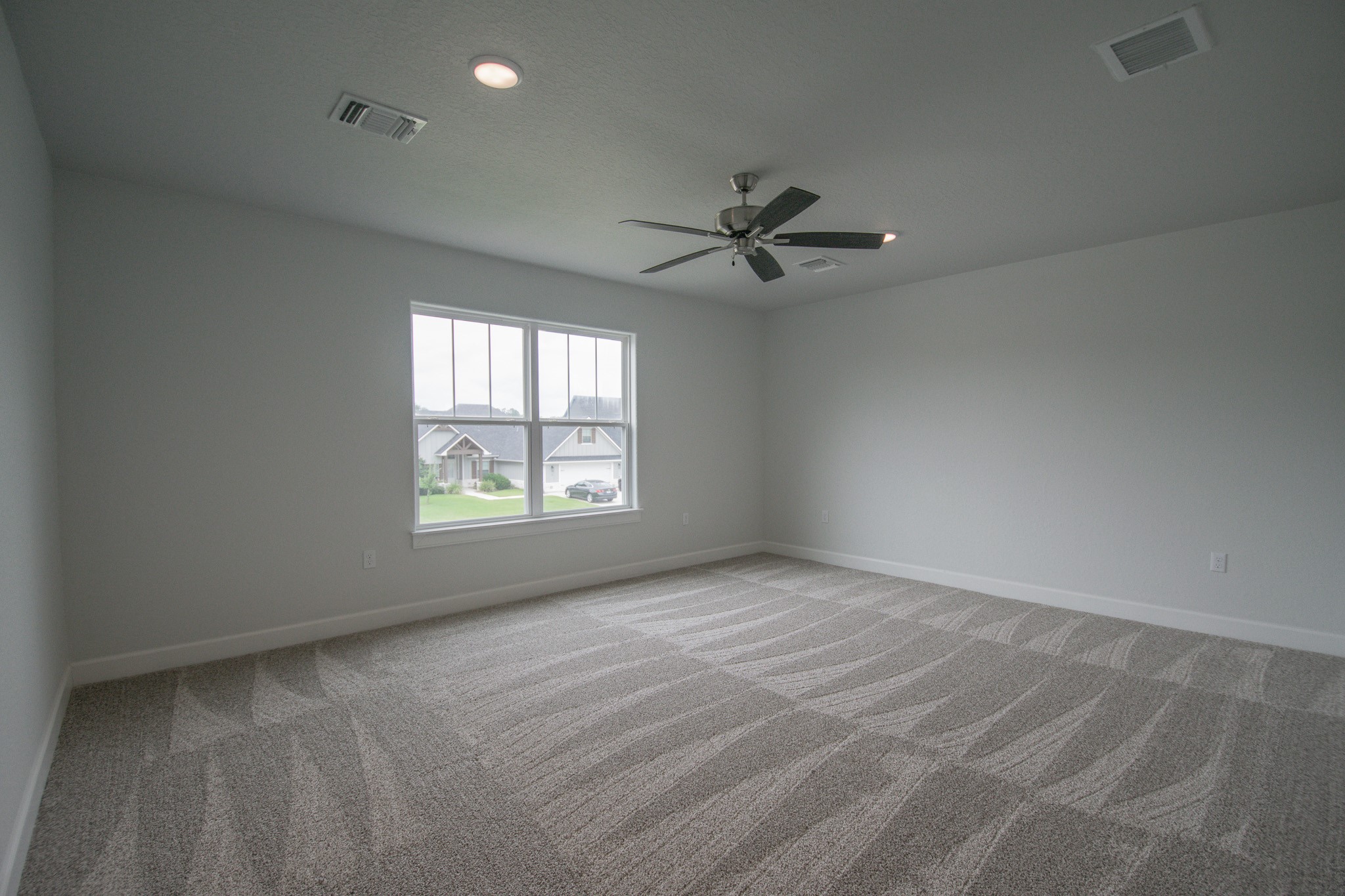 16 Greystone Court Angleton, TX 77515 - Photo 29 of 43 Upstairs Bedroom #1