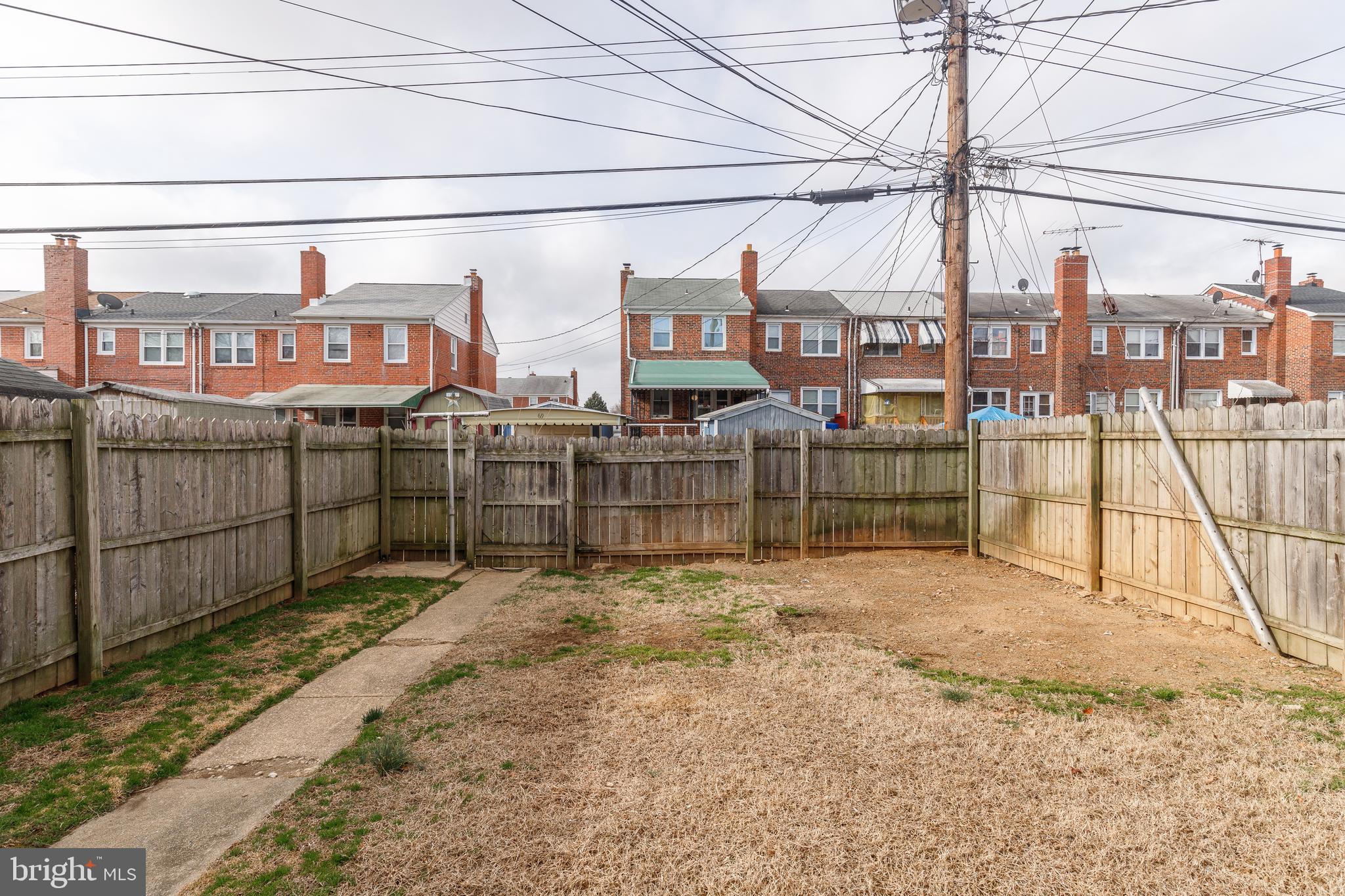 70 Berkshire Road Essex, MD 21221 - Photo 23 of 30 fencing in rear yard