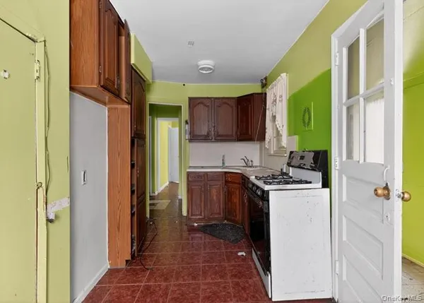 $657,200 | 271 Ivy Street, West Hempstead, NY 11552